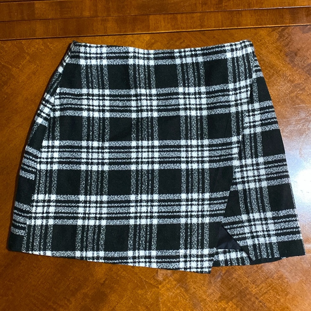 Abercrombie and Fitch Black and White Wool Blend “Faux Wrap” Skirt
